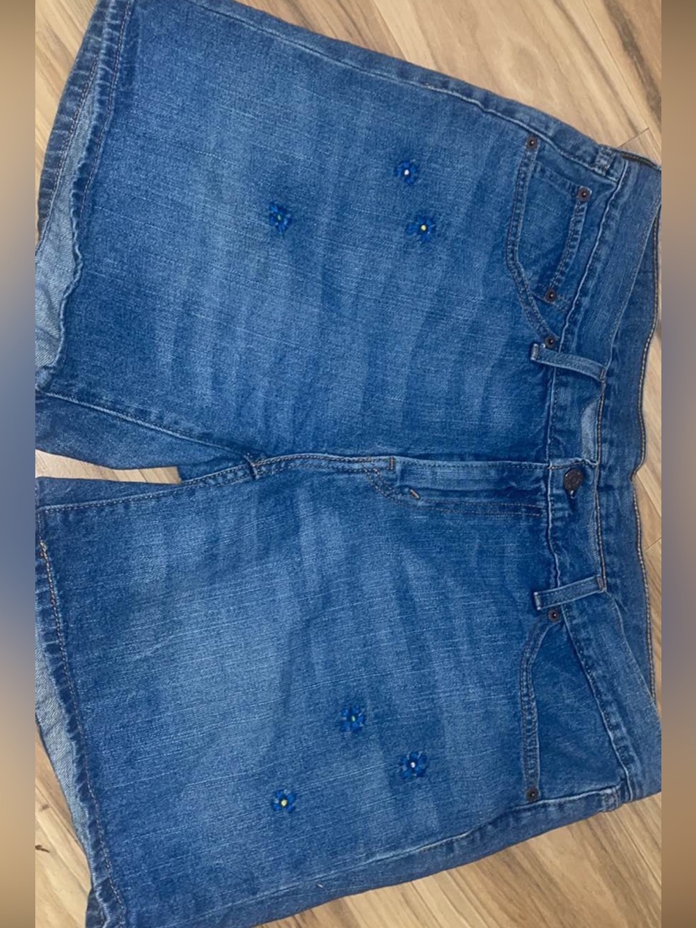 Levis Denim Shorts with Subtle Embellishment flowers 🌺